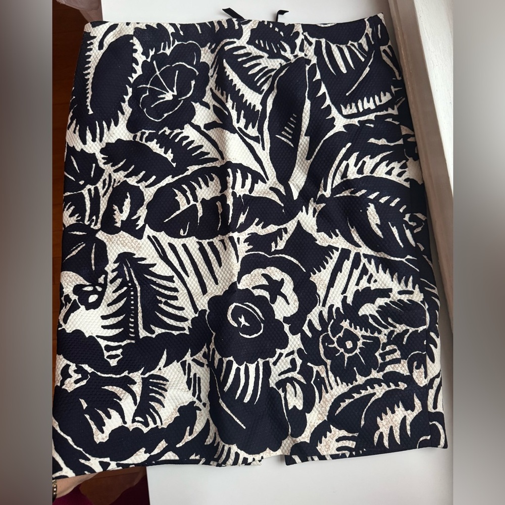 Marc Jacobs Women's Navy and White Floral Skirt